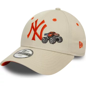 Boné curvo bege ajustável com logo laranja para criança 9FORTY Graphic Monster Truck da New York Yankees MLB da New Era