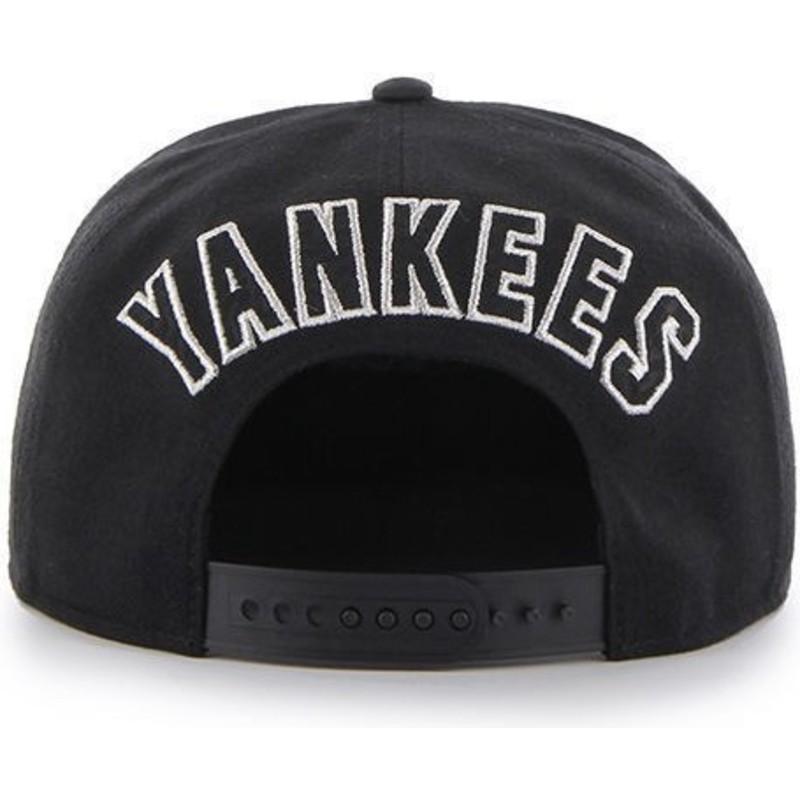 bone-plano-preto-snapback-com-logo-grande-dos-new-york-yankees-mlb-da-47-brand