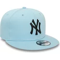 bone-plano-azul-claro-snapback-com-logo-preto-9fifty-league-essential-da-new-york-yankees-mlb-da-new-era