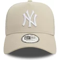 bone-trucker-bege-com-logo-branco-a-frame-league-essential-da-new-york-yankees-mlb-da-new-era
