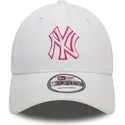 bone-curvo-branco-ajustavel-com-logo-rosa-9forty-team-outline-da-new-york-yankees-mlb-da-new-era