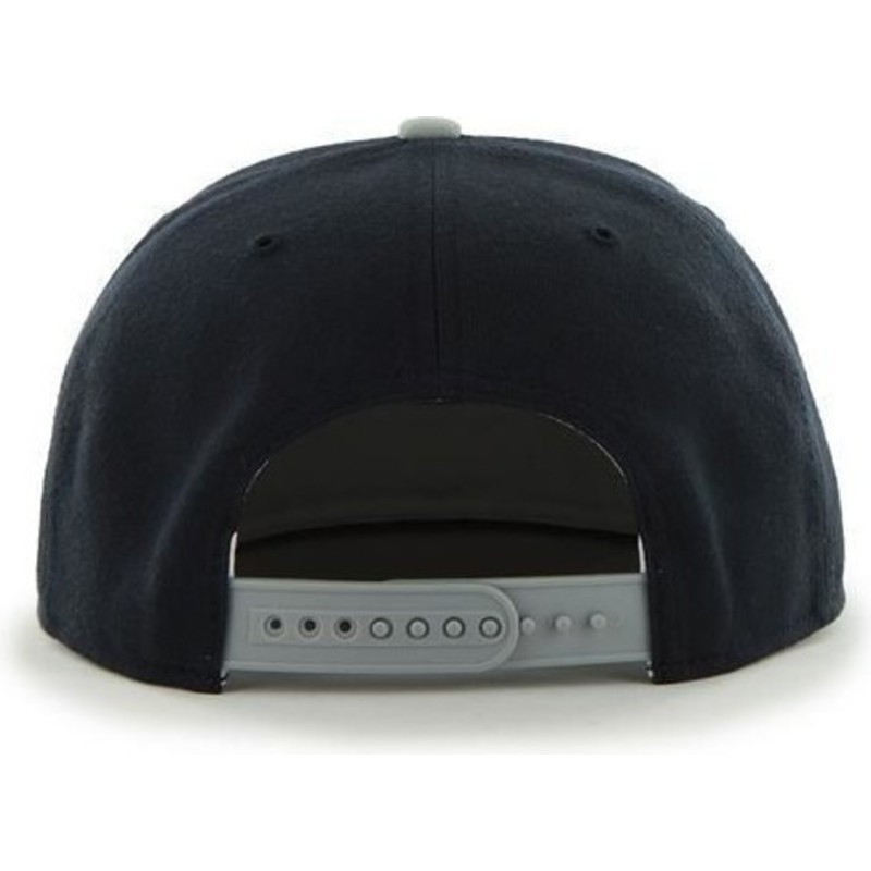 bone-plano-preto-snapback-com-viseira-cinza-dos-new-york-yankees-mlb-sure-shot-da-47-brand