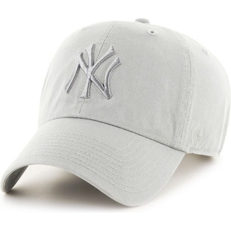 bone-curvo-cinza-claro-com-logo-cinza-dos-new-york-yankees-mlb-clean-up-da-47-brand