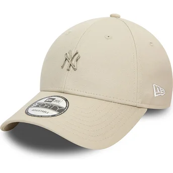 Boné curvo bege ajustável 9FORTY Metallic Pin da New York Yankees MLB da New Era