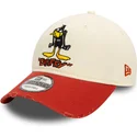 bone-curvo-bege-e-vermelho-ajustavel-9twenty-washed-da-patolino-looney-tunes-da-new-era