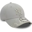 bone-curvo-cinza-ajustavel-com-logo-cinza-9forty-flame-da-new-york-yankees-mlb-da-new-era