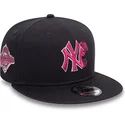 bone-plano-azul-marinho-snapback-com-logo-rosa-9fifty-seasonal-flower-da-new-york-yankees-mlb-da-new-era