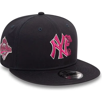 Boné plano azul marinho snapback com logo rosa 9FIFTY Seasonal Flower da New York Yankees MLB da New Era