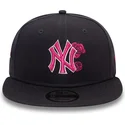 bone-plano-azul-marinho-snapback-com-logo-rosa-9fifty-seasonal-flower-da-new-york-yankees-mlb-da-new-era