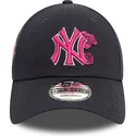 bone-curvo-azul-marinho-ajustavel-com-logo-rosa-9forty-flower-icon-da-new-york-yankees-mlb-da-new-era