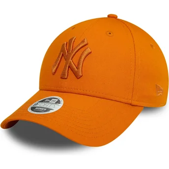 Boné curvo laranja ajustável para mulheres com logo laranja 9FORTY League Essential da New York Yankees MLB da New Era