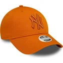 bone-curvo-laranja-ajustavel-para-mulheres-com-logo-laranja-9forty-league-essential-da-new-york-yankees-mlb-da-new-era