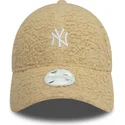 bone-curvo-bege-ajustavel-para-mulheres-9forty-borg-da-new-york-yankees-mlb-da-new-era