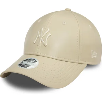 Boné curvo bege ajustável para mulheres com logo bege 9FORTY Midi PU da New York Yankees MLB da New Era