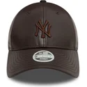 bone-curvo-castanho-ajustavel-para-mulheres-com-logo-castanho-9forty-midi-pu-da-new-york-yankees-mlb-da-new-era