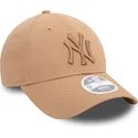 bone-curvo-bege-ajustavel-para-mulheres-com-logo-bege-9forty-league-essential-da-new-york-yankees-mlb-da-new-era