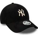 bone-curvo-preto-ajustavel-para-mulheres-com-logo-bege-9forty-cord-da-new-york-yankees-mlb-da-new-era