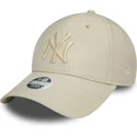 bone-curvo-bege-ajustavel-para-mulheres-com-logo-bege-9forty-pu-da-new-york-yankees-mlb-da-new-era