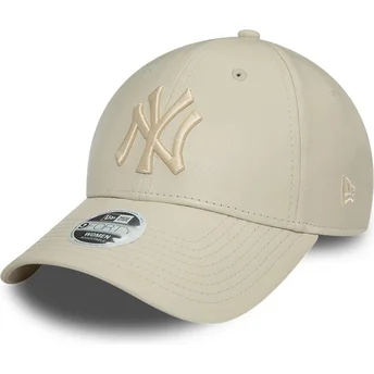 Boné curvo bege ajustável para mulheres com logo bege 9FORTY PU da New York Yankees MLB da New Era