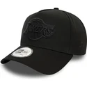 bone-curvo-preto-snapback-com-logo-preto-9forty-e-frame-monochrome-da-los-angeles-lakers-nba-da-new-era