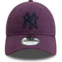 bone-curvo-violeta-ajustavel-com-logo-azul-marinho-9twenty-league-essential-da-new-york-yankees-mlb-da-new-era