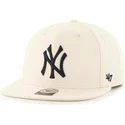 bone-plano-bege-snapback-liso-dos-mlb-new-york-yankees-da-47-brand