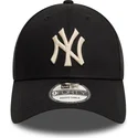 bone-curvo-preto-ajustavel-com-logo-bege-9forty-league-essential-da-new-york-yankees-mlb-da-new-era