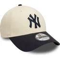 bone-curvo-bege-e-azul-marinho-ajustavel-9forty-colour-block-da-new-york-yankees-mlb-da-new-era