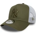 bone-trucker-verde-e-branco-com-logo-verde-a-frame-league-essential-da-new-york-yankees-mlb-da-new-era