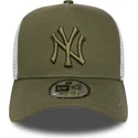 bone-trucker-verde-e-branco-com-logo-verde-a-frame-league-essential-da-new-york-yankees-mlb-da-new-era