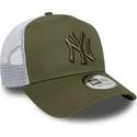 bone-trucker-verde-e-branco-com-logo-verde-a-frame-league-essential-da-new-york-yankees-mlb-da-new-era