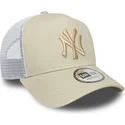 bone-trucker-bege-e-branco-com-logo-bege-a-frame-league-essential-da-new-york-yankees-mlb-da-new-era