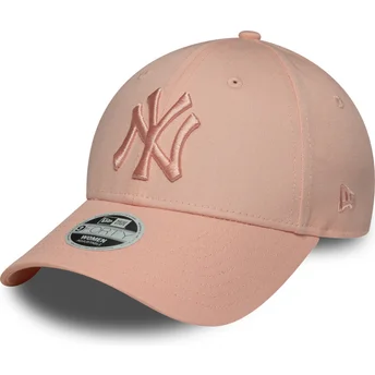 Boné curvo rosa ajustável para mulheres com logo rosa 9FORTY League Essential da New York Yankees MLB da New Era