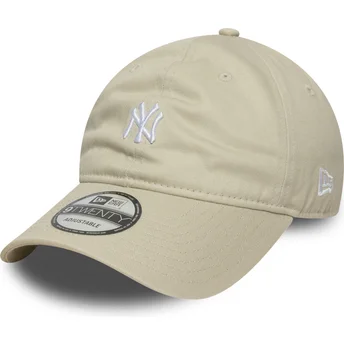 Boné curvo bege ajustável 9TWENTY Mini Logo da New York Yankees MLB da New Era