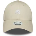 bone-curvo-bege-ajustavel-para-mulheres-9forty-mini-logo-da-new-york-yankees-mlb-da-new-era