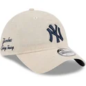 bone-curvo-bege-ajustavel-com-logo-azul-marinho-9twenty-linen-spring-training-fan-pack-2025-da-new-york-yankees-mlb-da-new-era