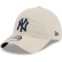 bone-curvo-bege-ajustavel-com-logo-azul-marinho-9twenty-linen-spring-training-fan-pack-2025-da-new-york-yankees-mlb-da-new-era