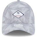 bone-curvo-cinza-ajustavel-para-mulheres-9twenty-leaf-open-back-spring-training-fan-pack-2025-da-new-york-yankees-mlb-da-new-era