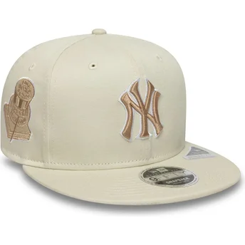 Boné plano bege snapback com logo bege 9FIFTY Original Fit World Series da New York Yankees MLB da New Era