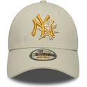 bone-curvo-bege-ajustavel-com-logo-amarelo-9forty-floral-icon-da-new-york-yankees-mlb-da-new-era