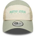 bone-curvo-bege-e-verde-ajustavel-runner-tech-da-new-era