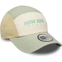bone-curvo-bege-e-verde-ajustavel-runner-tech-da-new-era