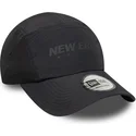 bone-curvo-preto-ajustavel-runner-tech-da-new-era