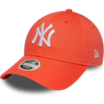 Boné curvo laranja ajustável para mulheres 9FORTY League Essential da New York Yankees MLB da New Era