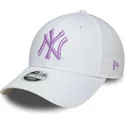 bone-curvo-branco-ajustavel-para-mulheres-com-logo-violeta-9forty-league-essential-da-new-york-yankees-mlb-da-new-era