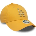 bone-curvo-amarelo-ajustavel-para-mulheres-9forty-metallic-logo-da-los-angeles-dodgers-mlb-da-new-era