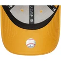 bone-curvo-amarelo-ajustavel-para-mulheres-9forty-metallic-logo-da-los-angeles-dodgers-mlb-da-new-era
