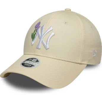 Boné curvo bege ajustável para mulheres 9FORTY Beaded da New York Yankees MLB da New Era