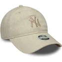 bone-curvo-bege-ajustavel-para-mulheres-com-logo-bege-9twenty-linen-da-new-york-yankees-mlb-da-new-era