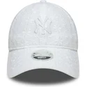 bone-curvo-branco-ajustavel-para-mulheres-com-logo-branco-9twenty-broderie-da-new-york-yankees-mlb-da-new-era